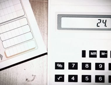 Απόφαση «ανάσα» για τους εργαζομένους με μπλοκάκι - Ποιοι απαλλάσσονται από το τέλος επιτηδεύματος